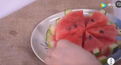 手握瓜怎么吃,手握瓜的创意吃法探索